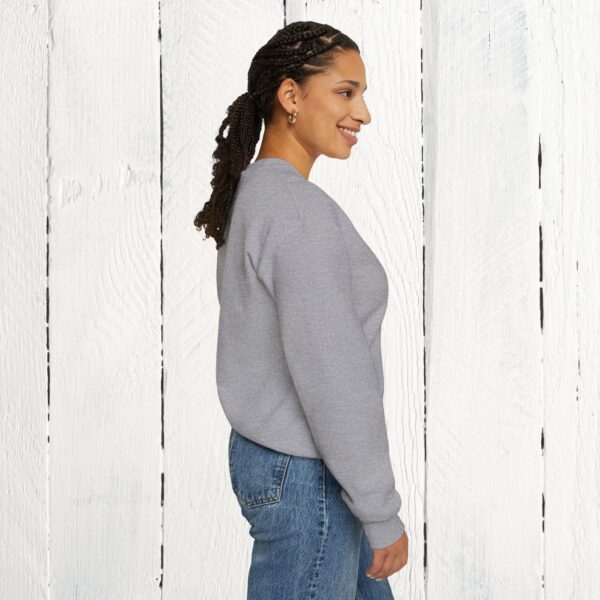 Oh honey, I'm that auntie Crewneck Sweatshirt - Image 9